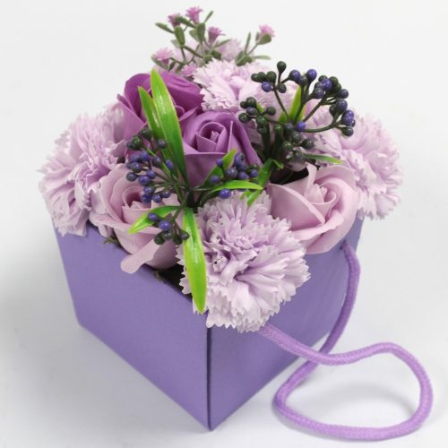 Szappanból készült virágkompozíció, lila színben, 16x14x14 cm, szappanvirág