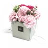 Szappanból készült virágkompozíció, rózsaszín színben, 16x14x14 cm, szappanvirág
